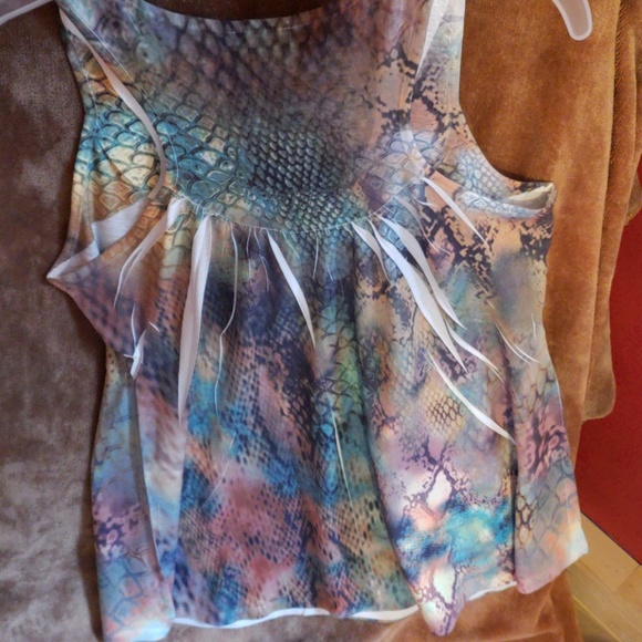 Top - Picture 2 of 2